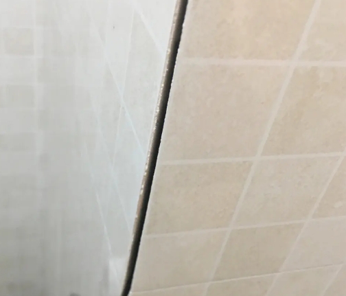 湖里瓷砖空鼓维修公司分享阳台瓷砖脱落的修复过程可以分为以下几个步骤